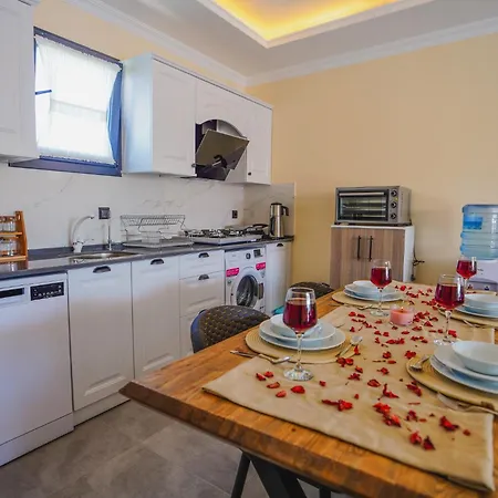מלון Denize 500 Metre 4 Kisilik Kayram 3*
