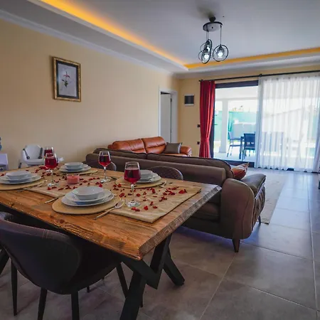 Denize 500 Metre 4 Kisilik Kayram מלון פאטהיה