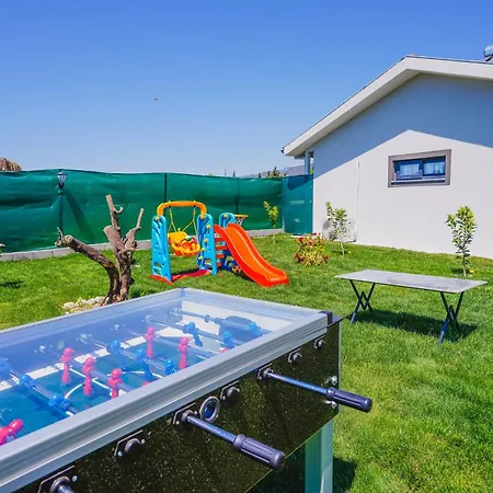 Denize 500 Metre 4 Kisilik Kayram מלון